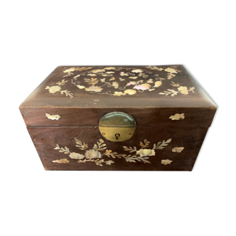 Indochinese wooden box and lacquer inlay, late nineteenth century