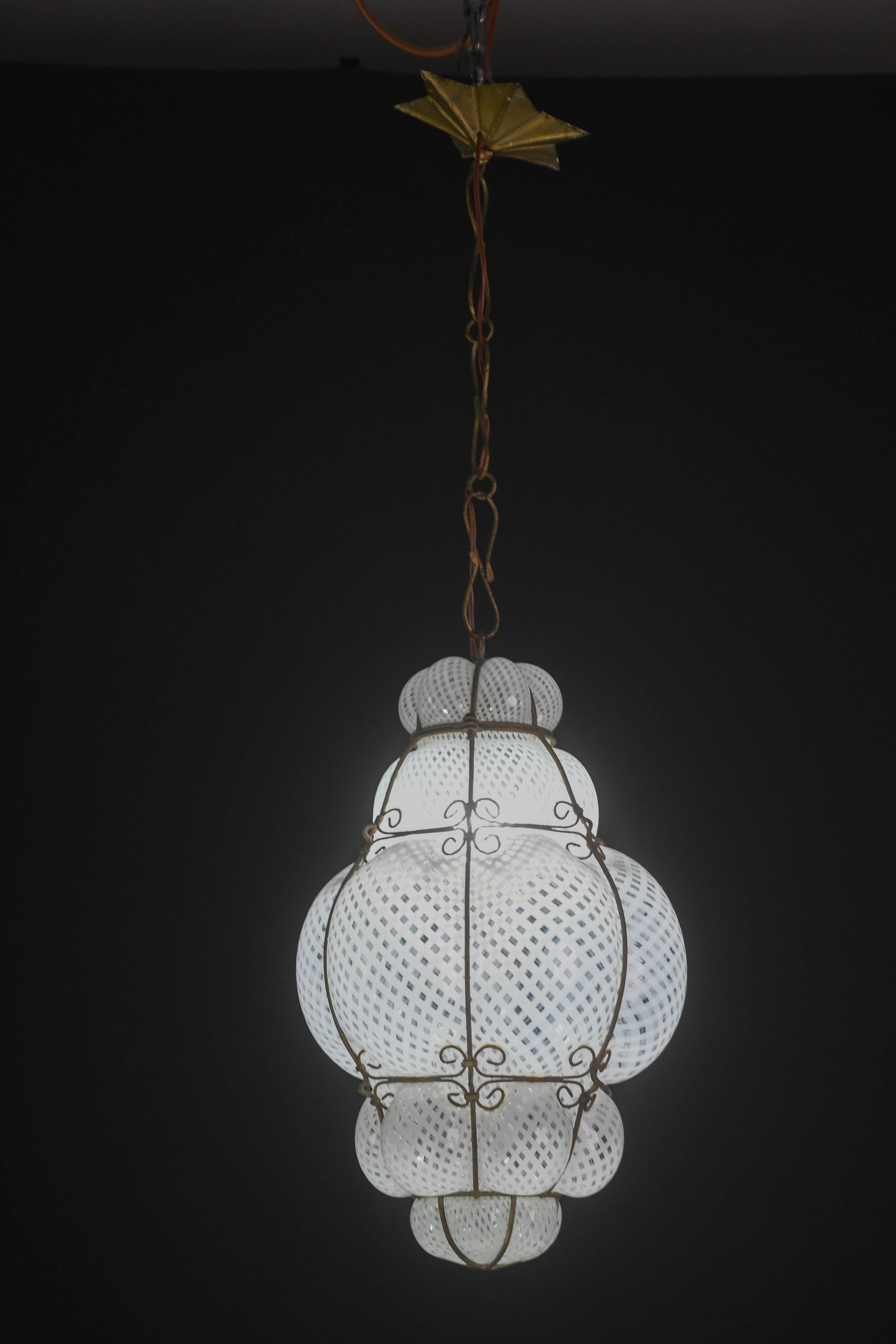 Amazing large Venetian lantern in Murano reticello glass, 1940s