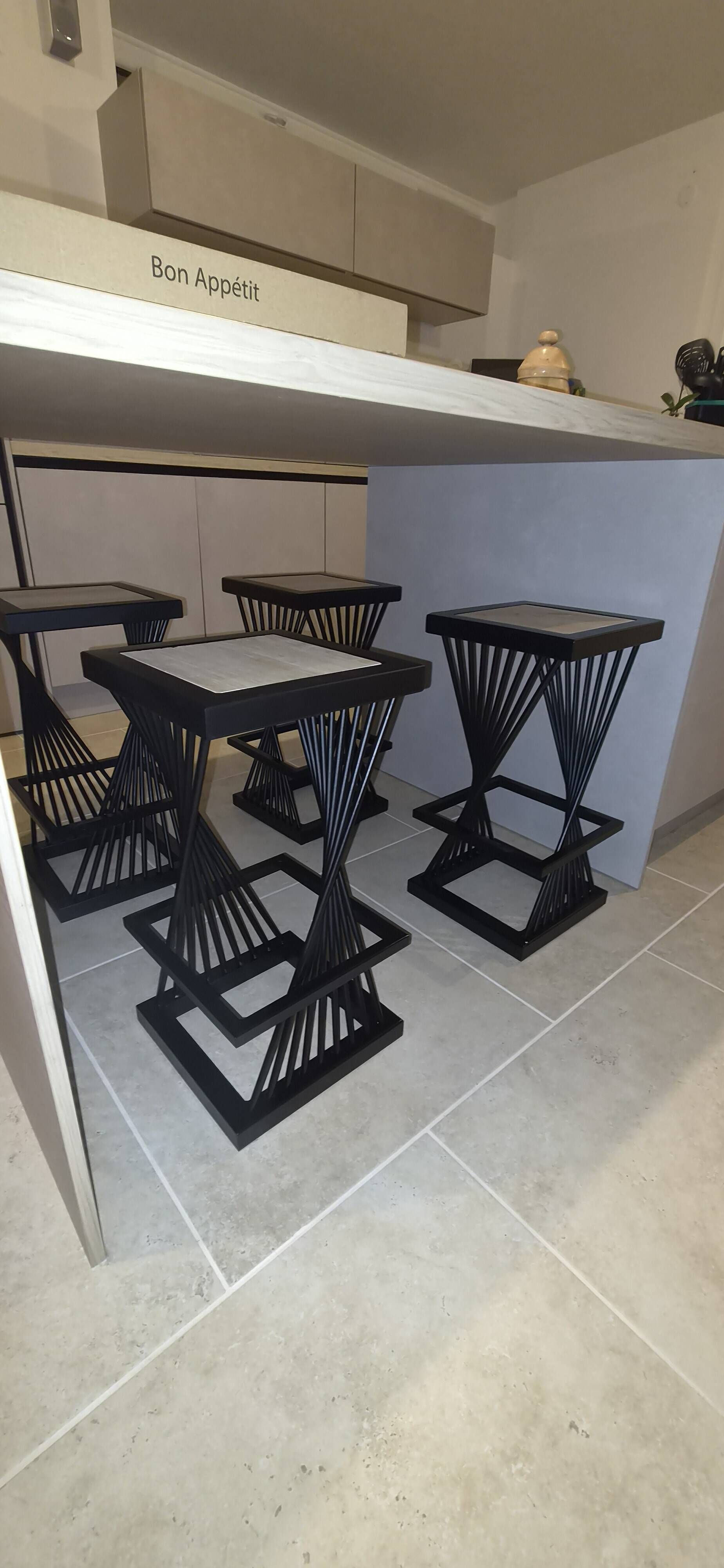 Tabouret demi vrille