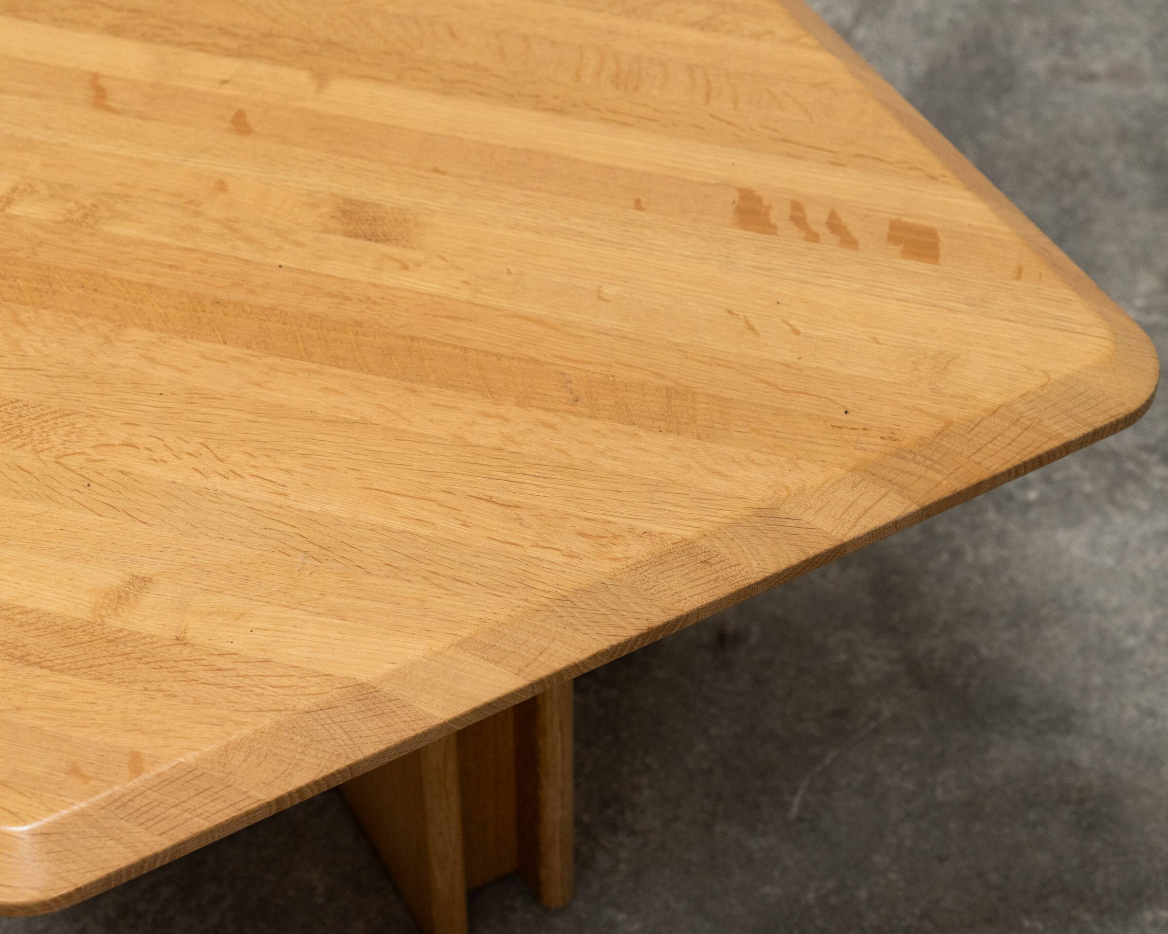 Ensemble de trois tables gigognes en chêne blond, années 80