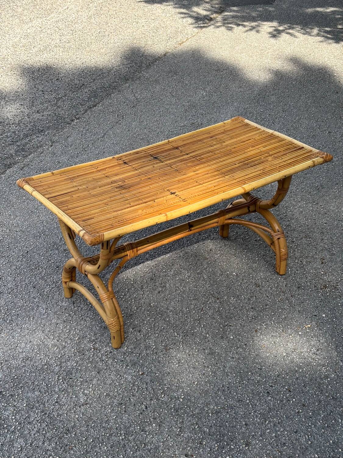 Table basse en bambou et rotin 1960