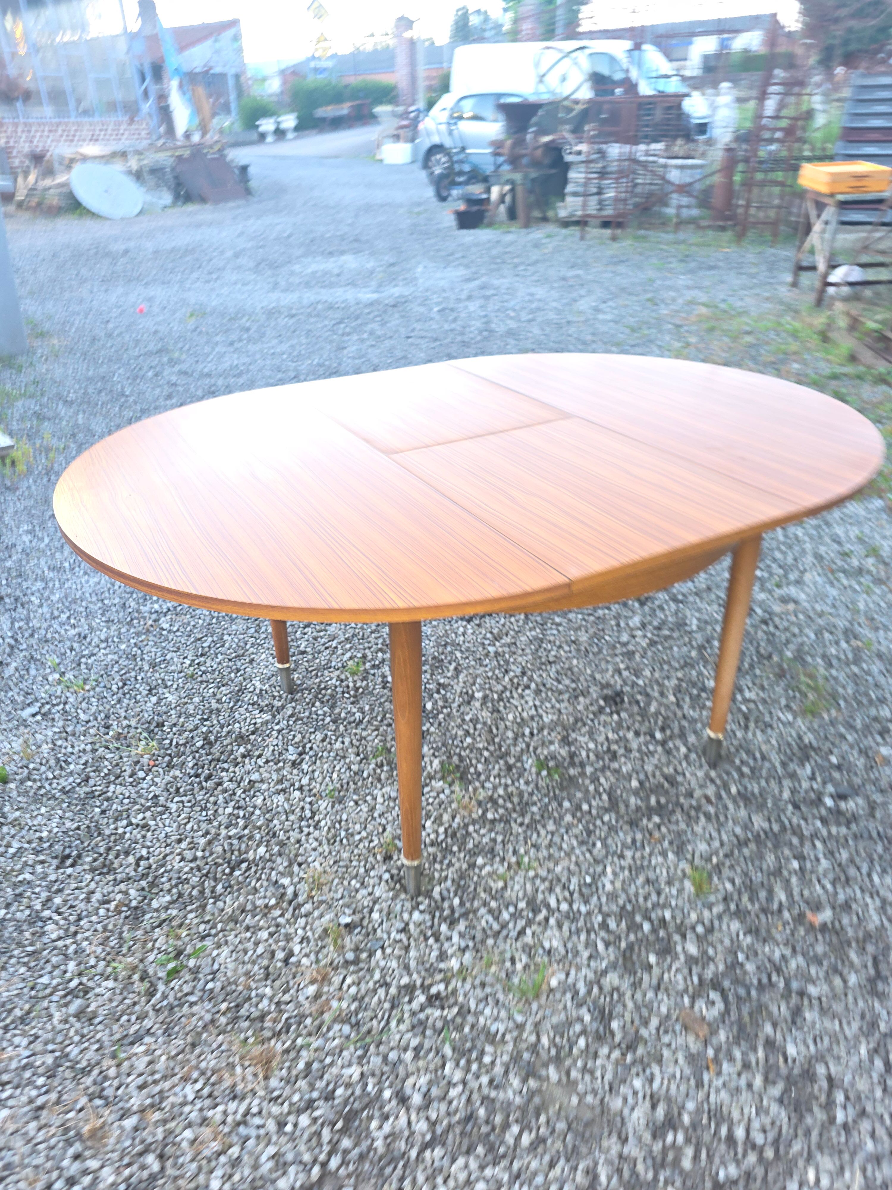 Table scandinave extensible en teck des années 60