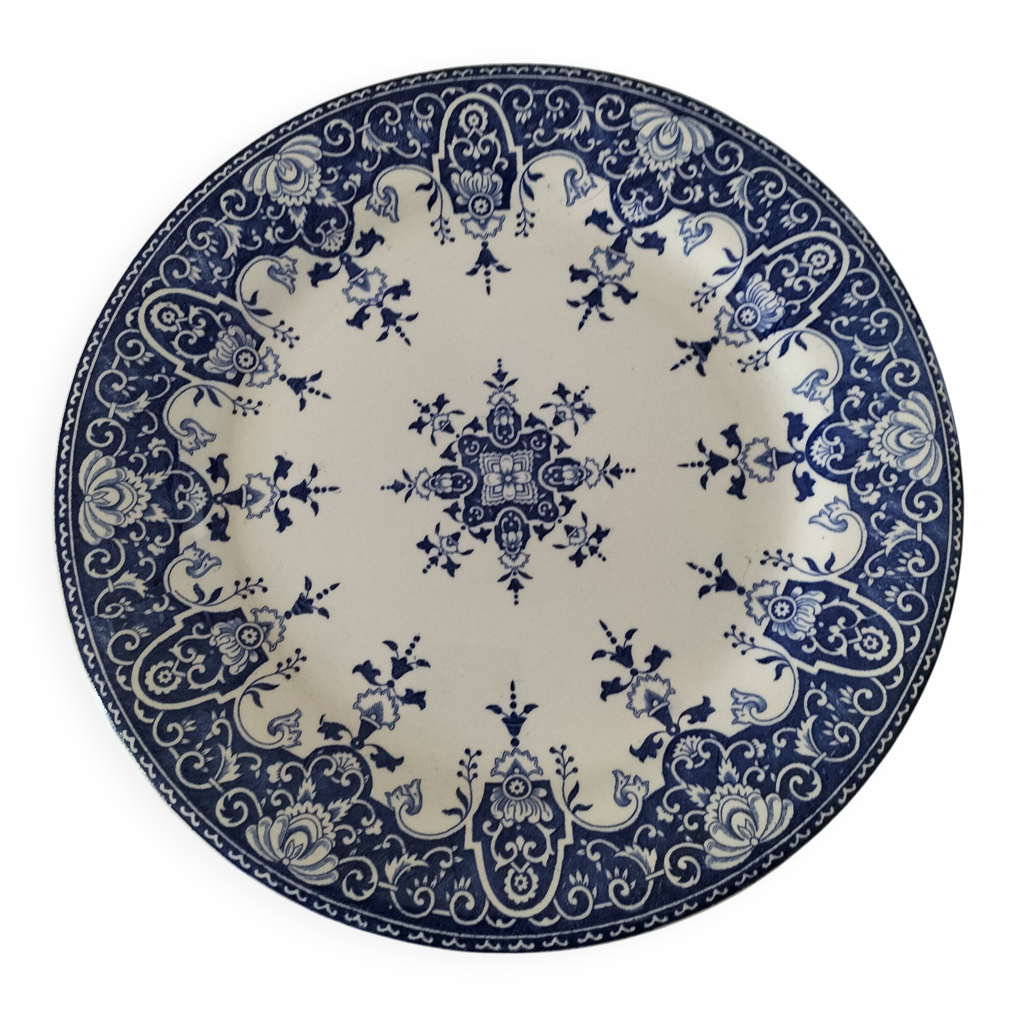 Antique Gien plate – Decor inspired by the Manufacture de Lille 17-18th century