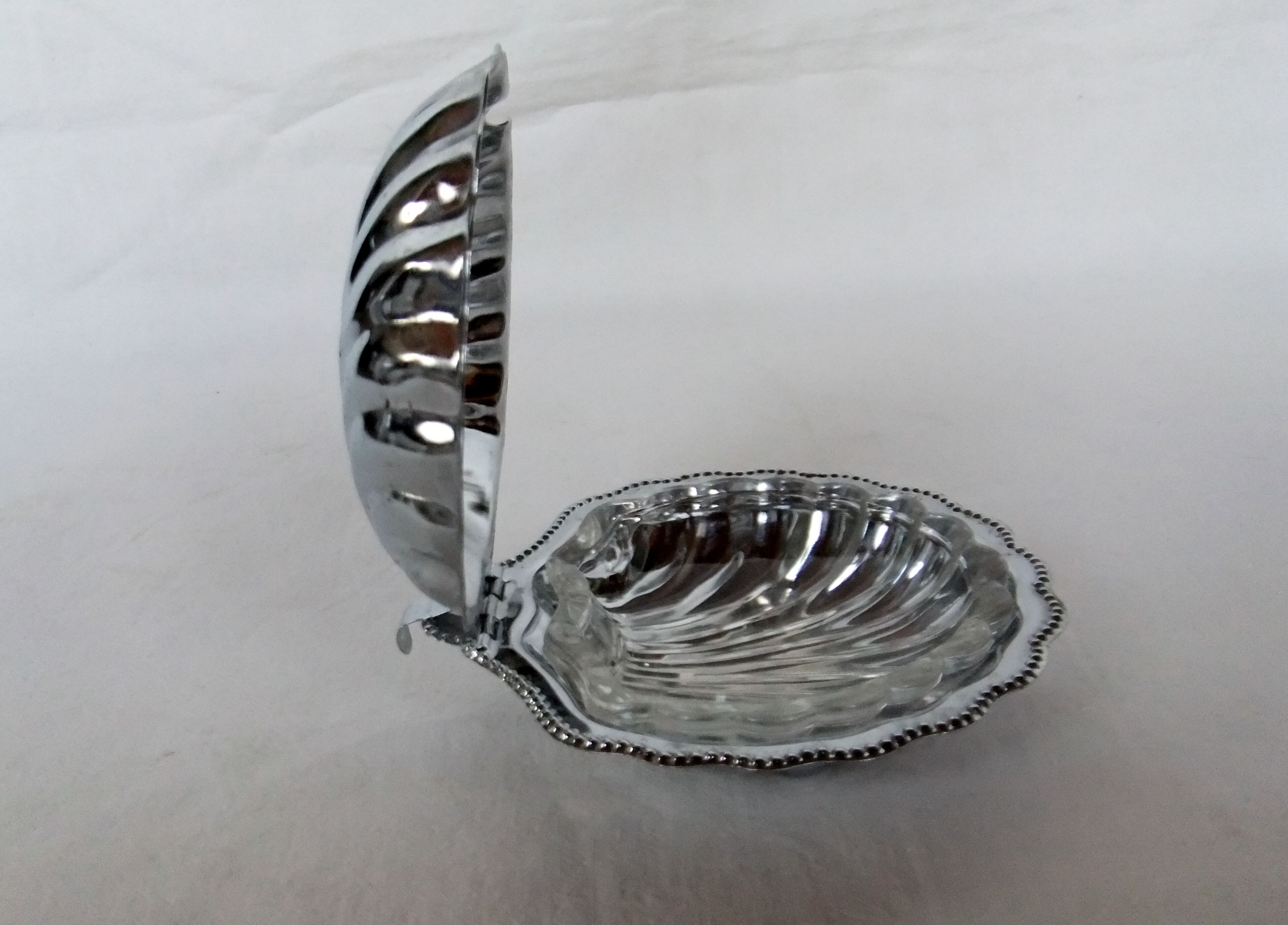 Butter butter shell st scallop metal glass vintage soap holder empty pocket