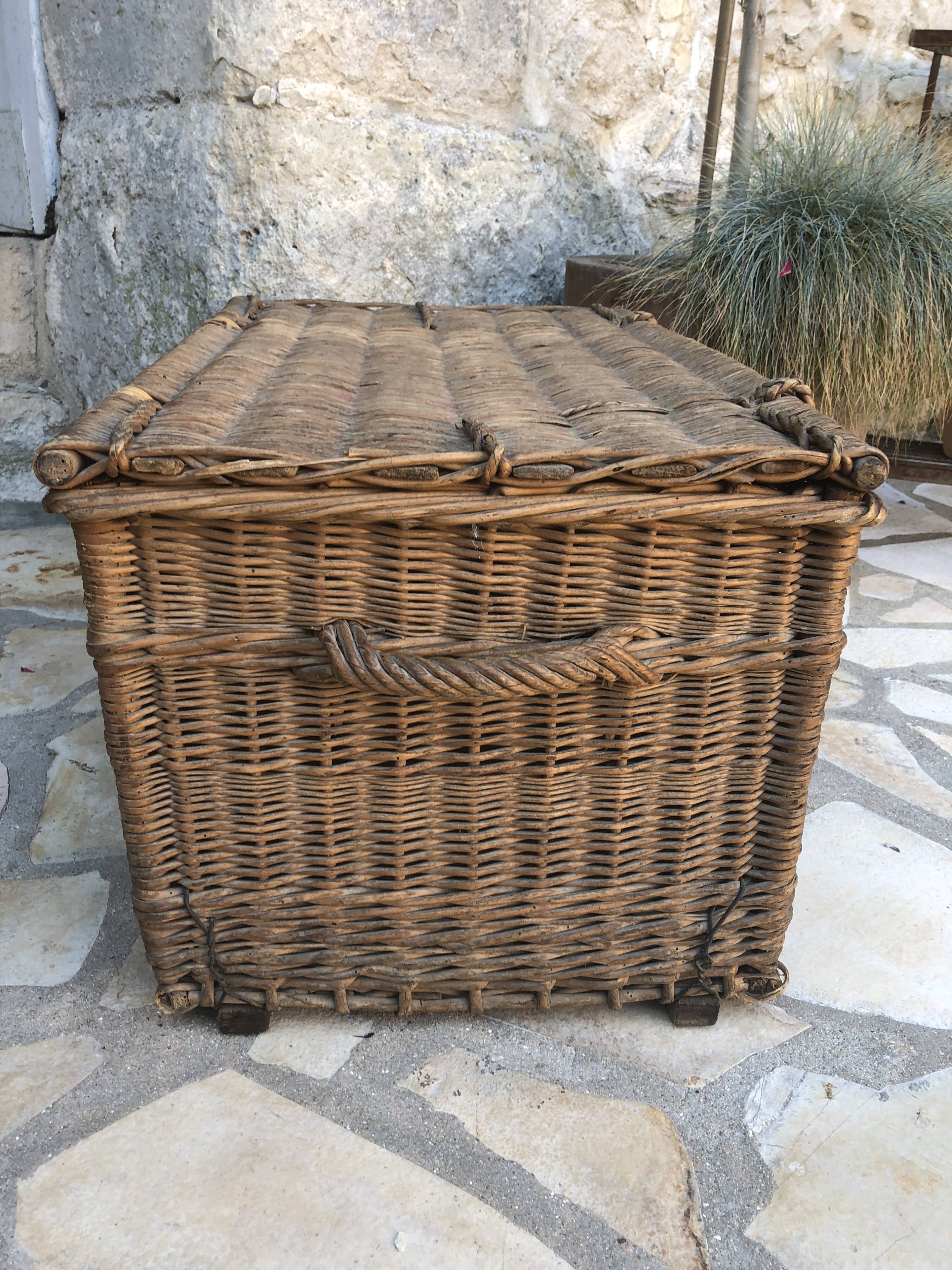 Wicker trunk  30s 40s