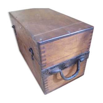 Ancienne boite en noyer