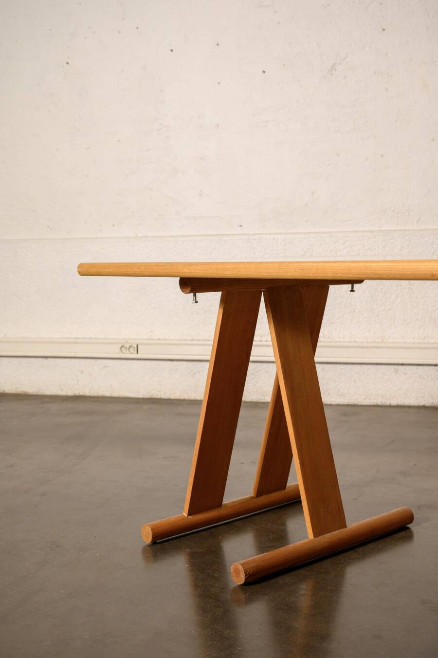 Trestle desk