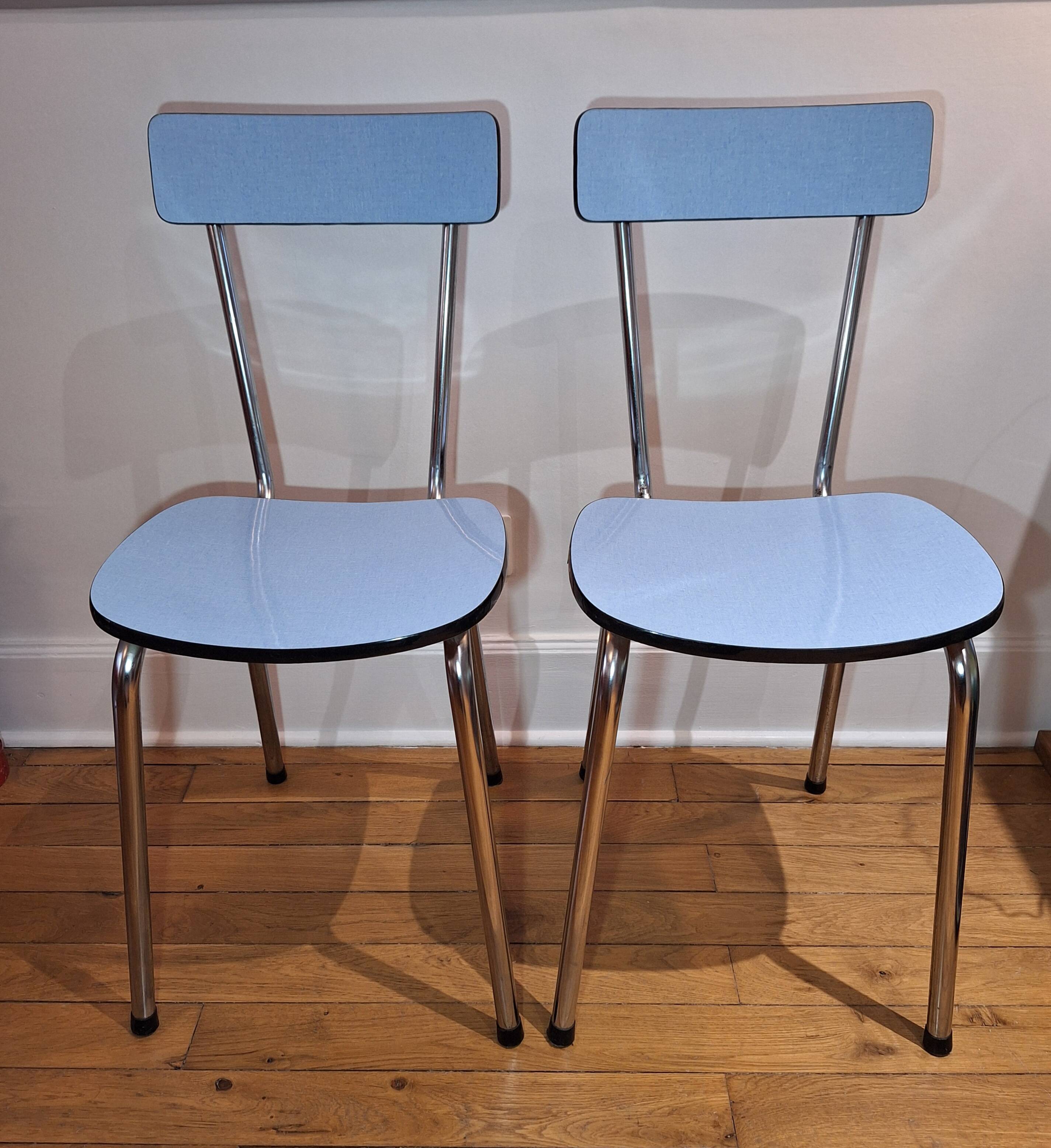 Table et chaises formica bleu