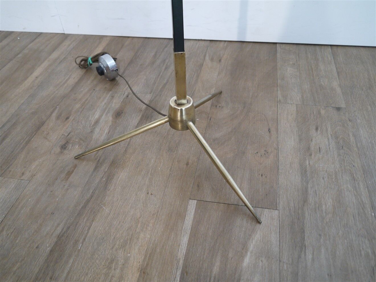 Vintage three-light floor lamp, in brass and opaline metal 1960
