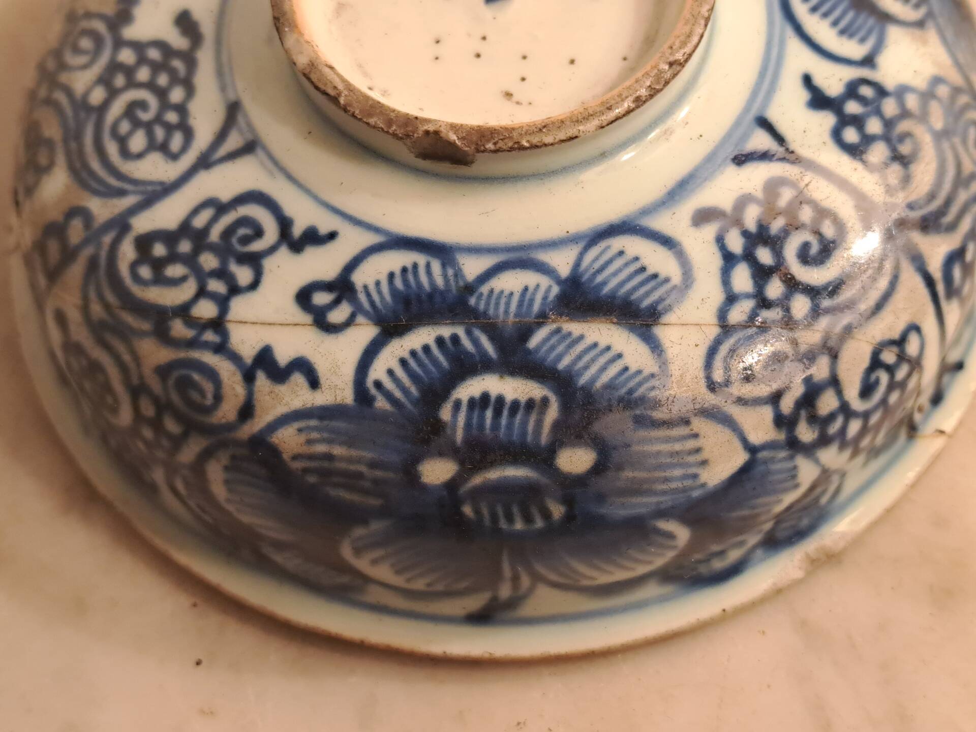18th-century Chinese pot Qianlong in porcelain