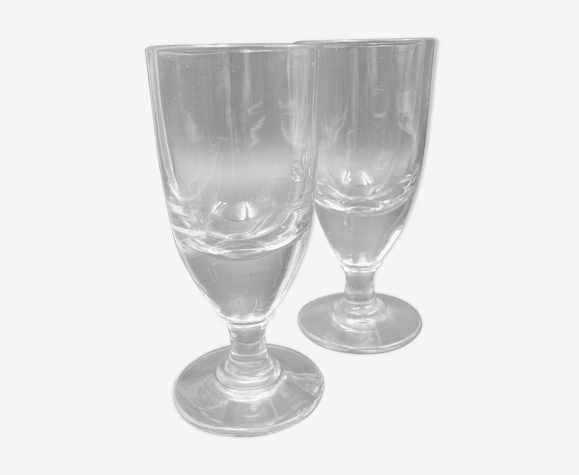 Deux anciens verres de bistro