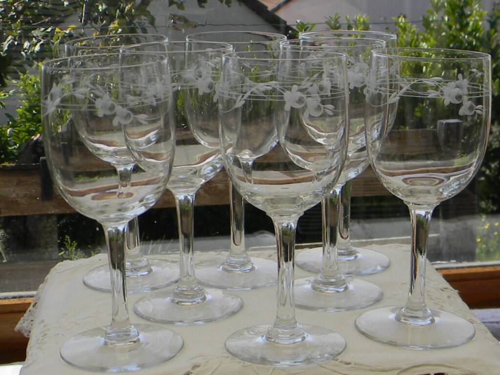 Set of 8 antique glass water glasses. Engraved floral border