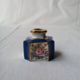 Ink in blue and white earthenware with floral decoration