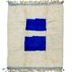 Tapis berbère marocain moderne bleu Klein et blanc