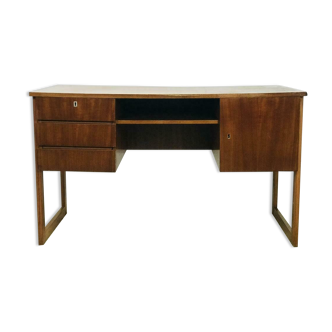 Vintage desk with u frame