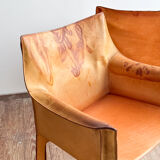 Paire de fauteuils Cab 413 par Mario Bellini en cuir beige patiné, Cassina