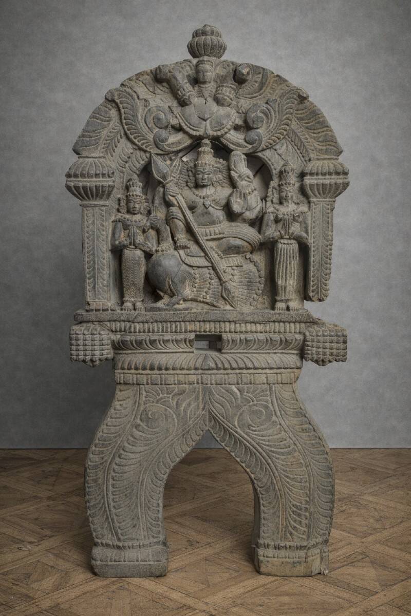 Ancient wooden sculpture – Finely carved Indonesian deity - 19th century