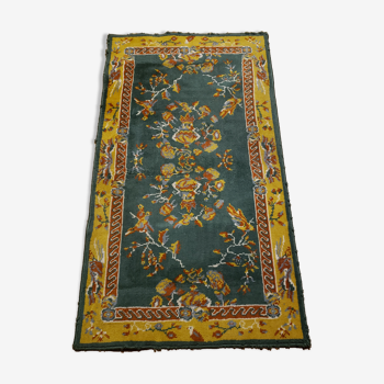 Rectangular patterned wool carpet