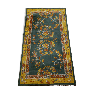 Rectangular patterned wool carpet