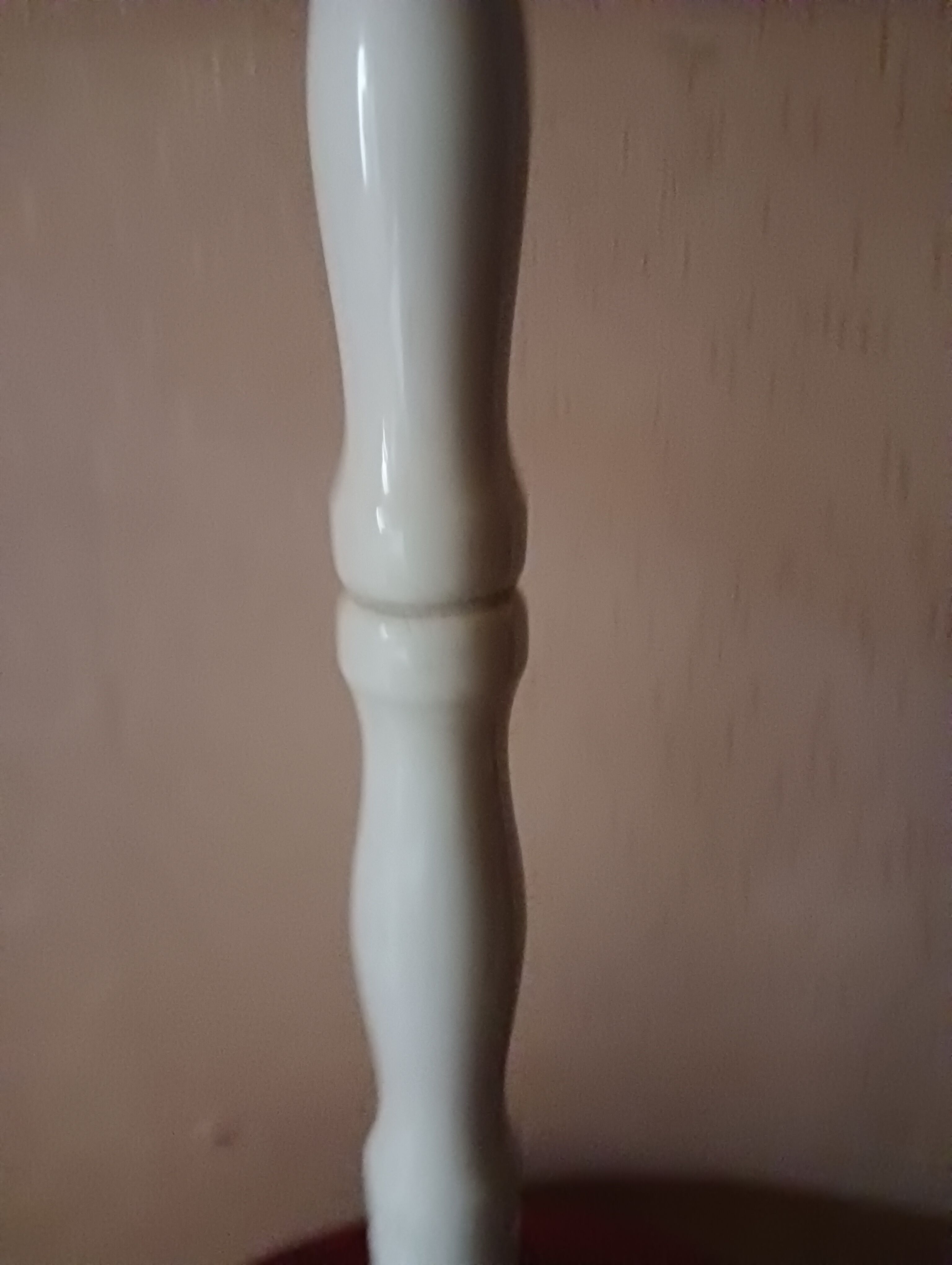 Bath towel rack in white wood, three bars.