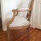 Paire de fauteuils à médaillon époque Louis XVI