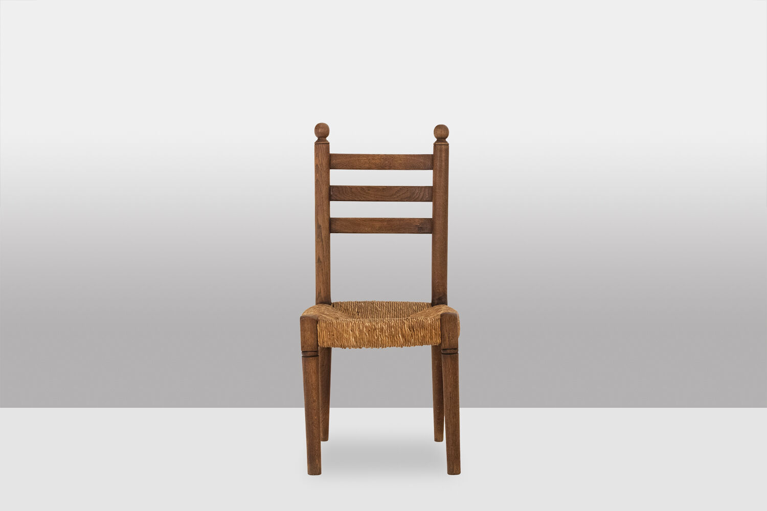 Ensemble de 8 chaises paillées en chêne. Années 1950.
