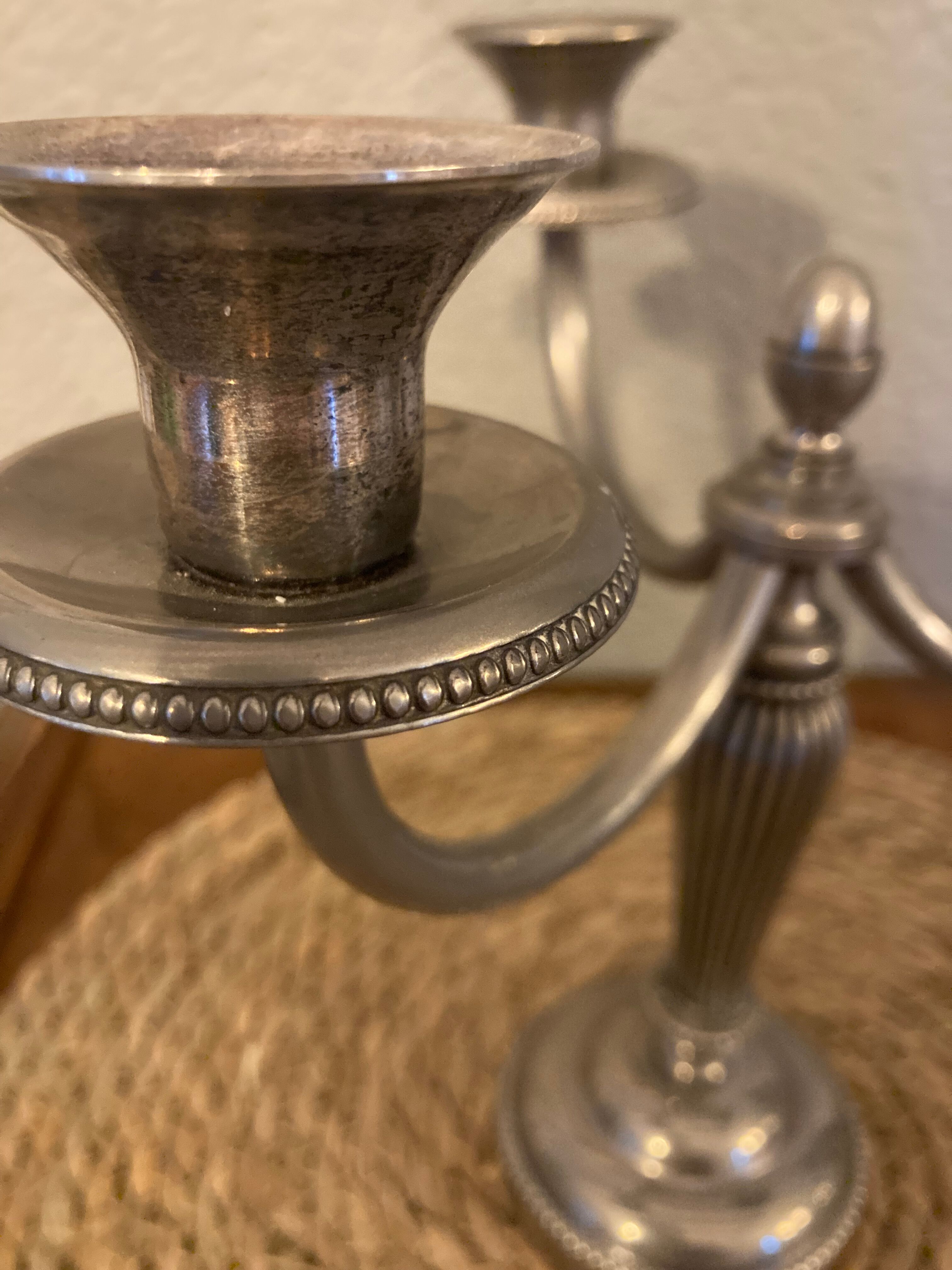 Three-spoke candle holder