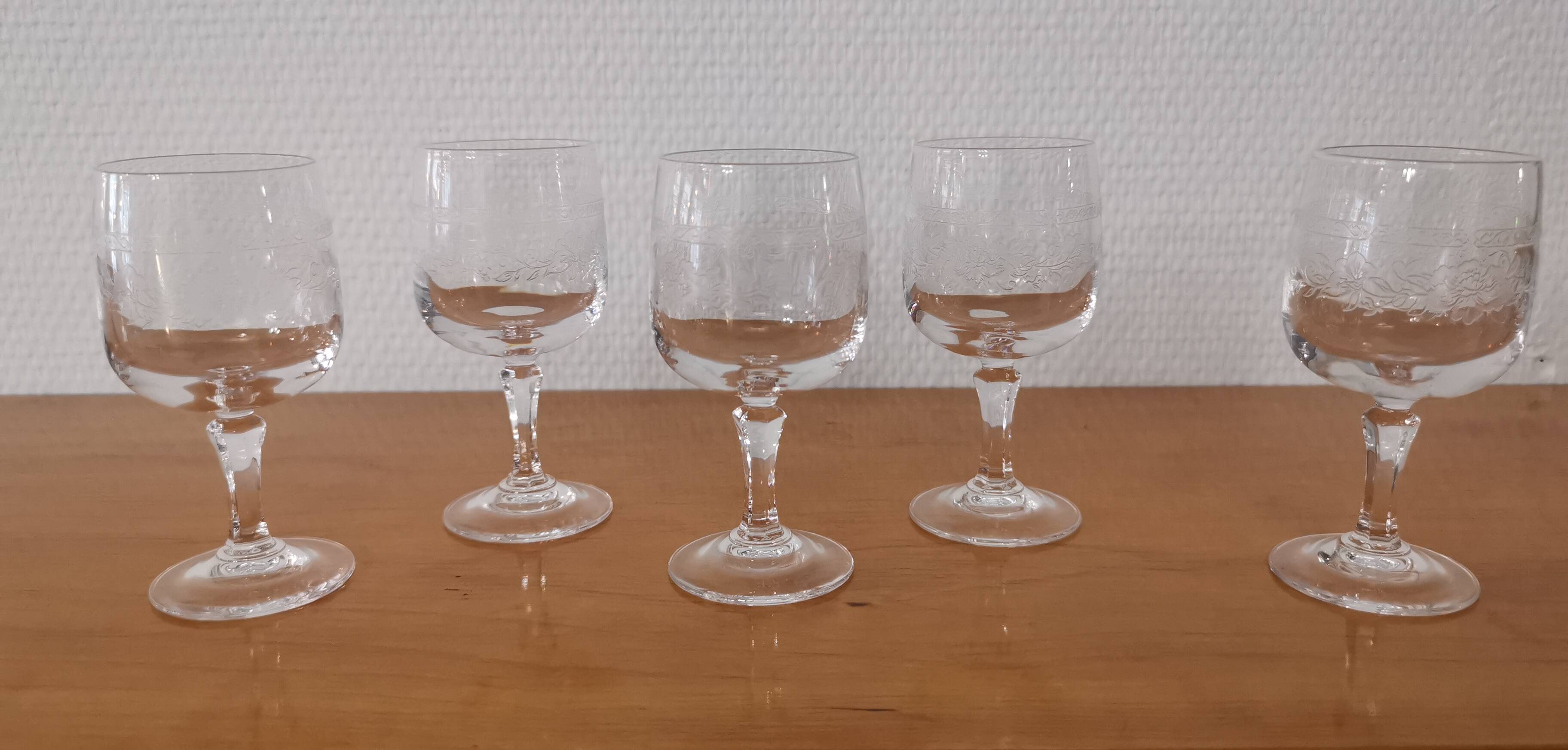 Set of 5 old port glasses with engraved crystal stems