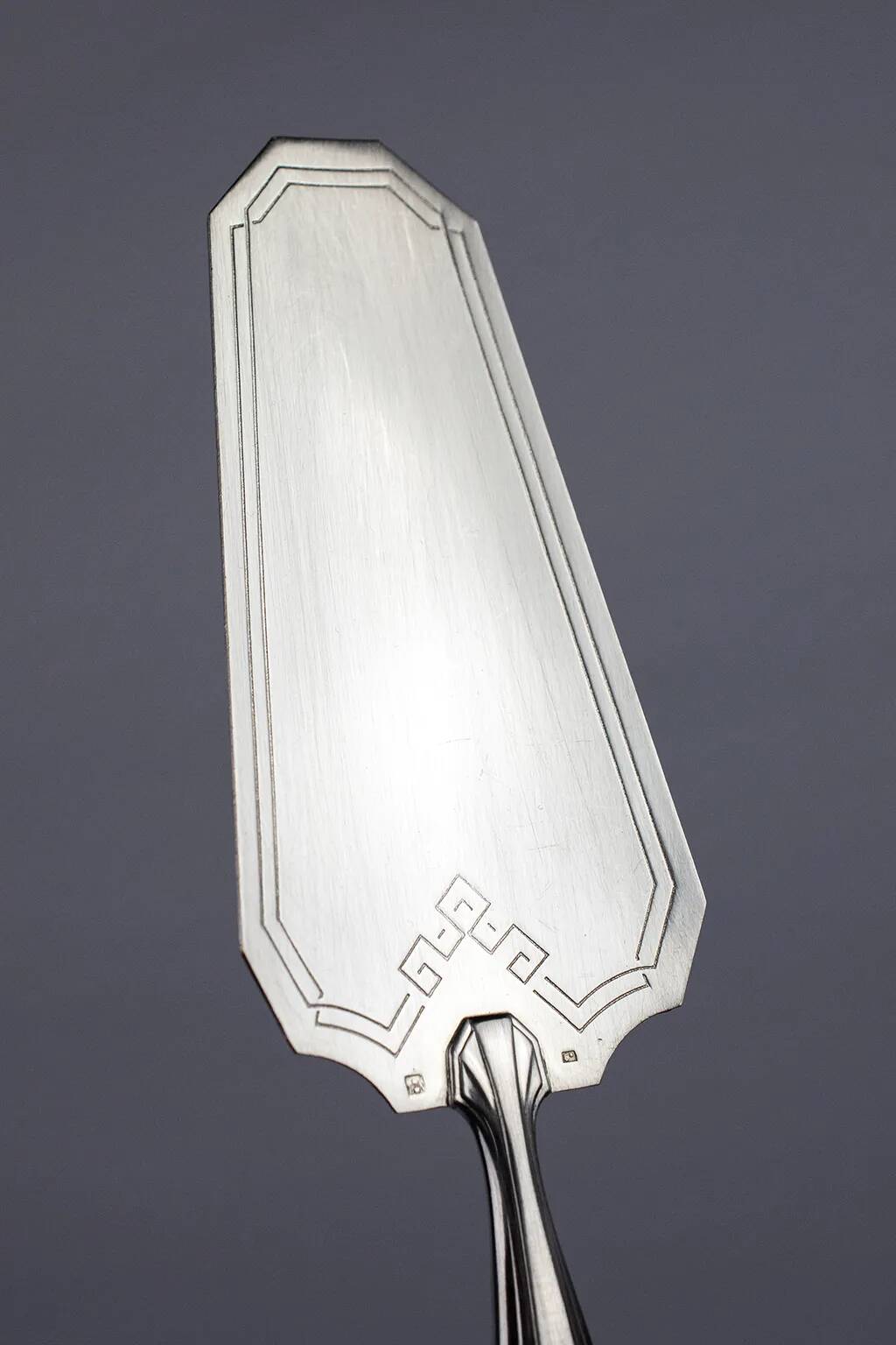 Art Deco silver-plated cake service, shell model, circa 1930.