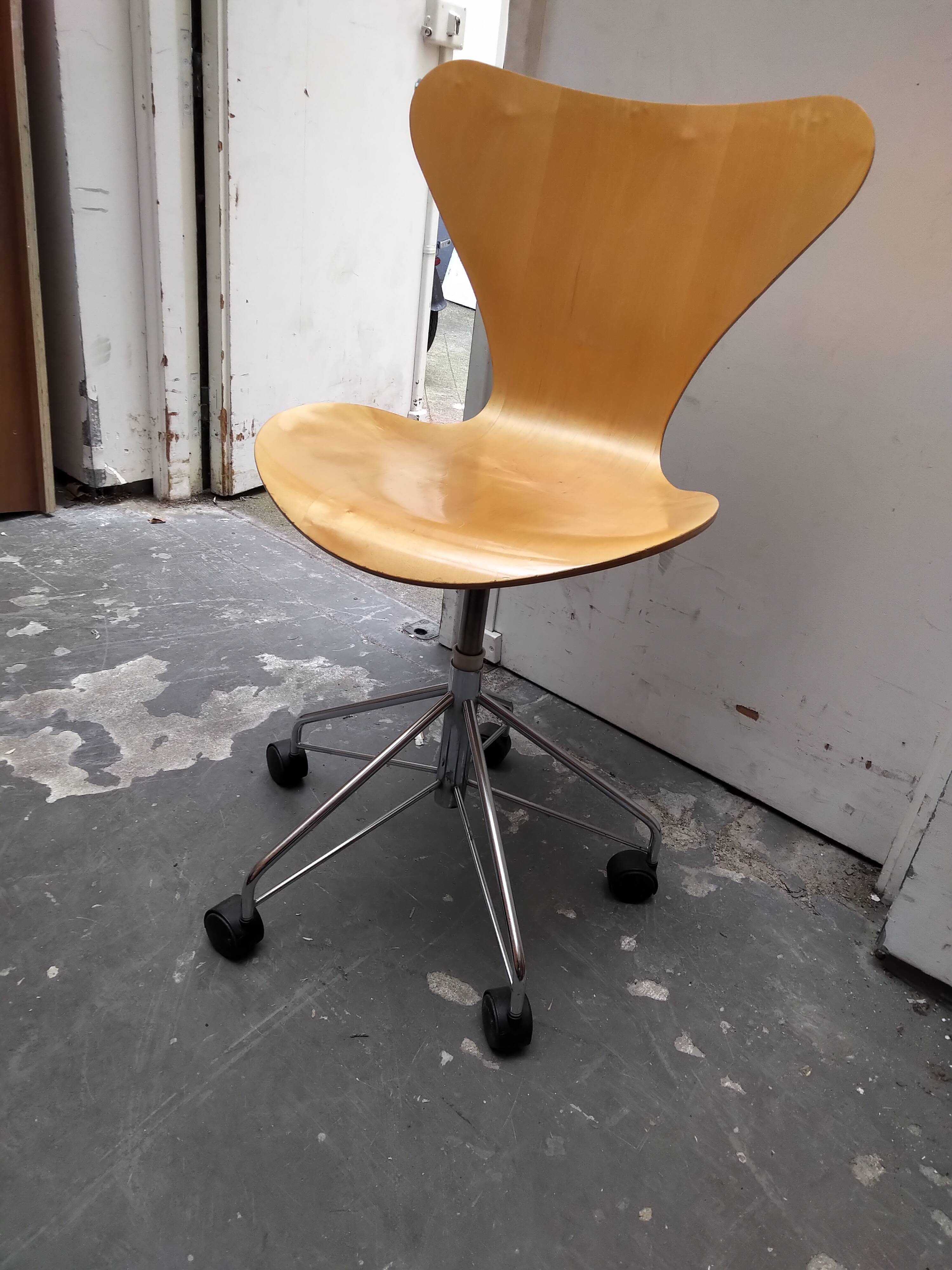 Office swivel chair model 3117 by Arne Jacobsen for Fritz Hansen, 2001
