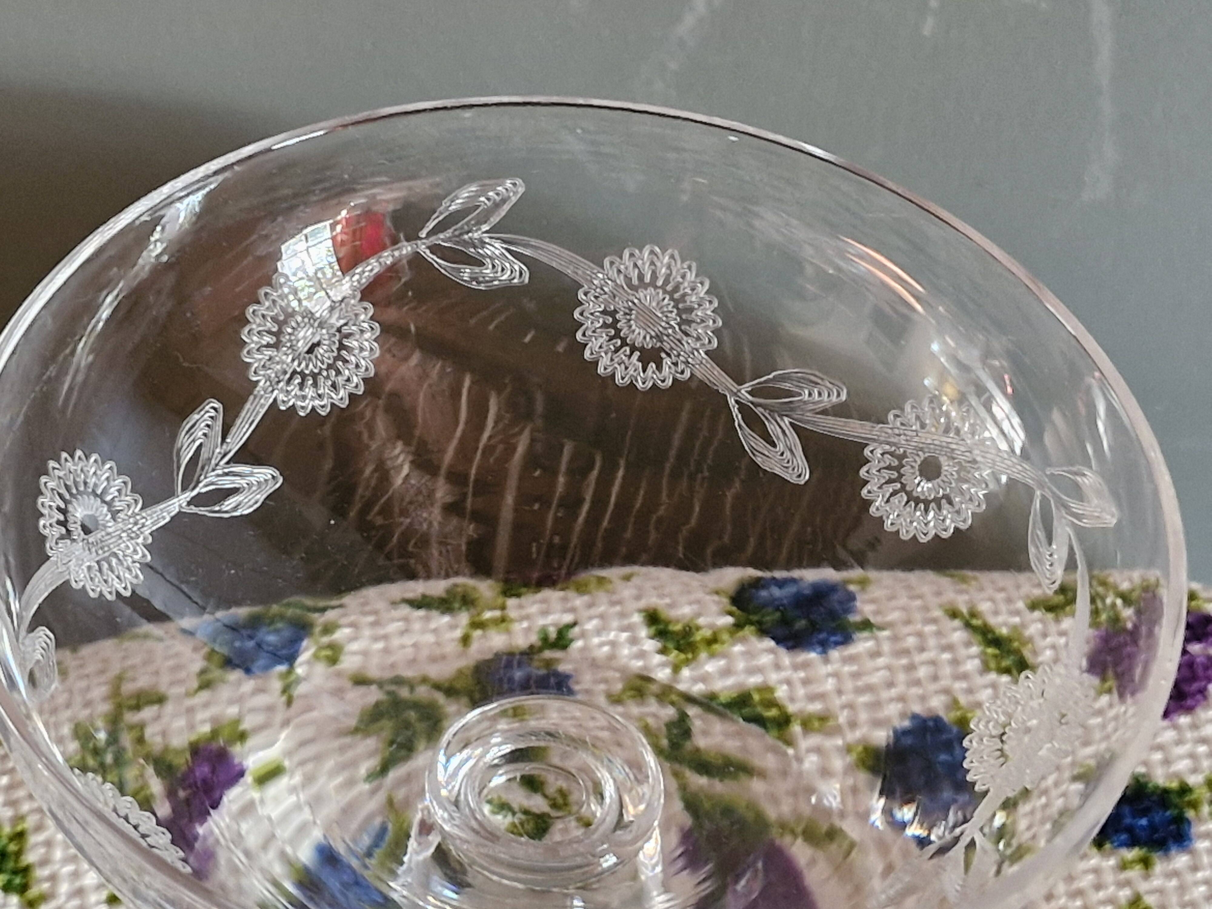 3 Art Deco Champagne Coupes in Engraved Crystal with Daisies