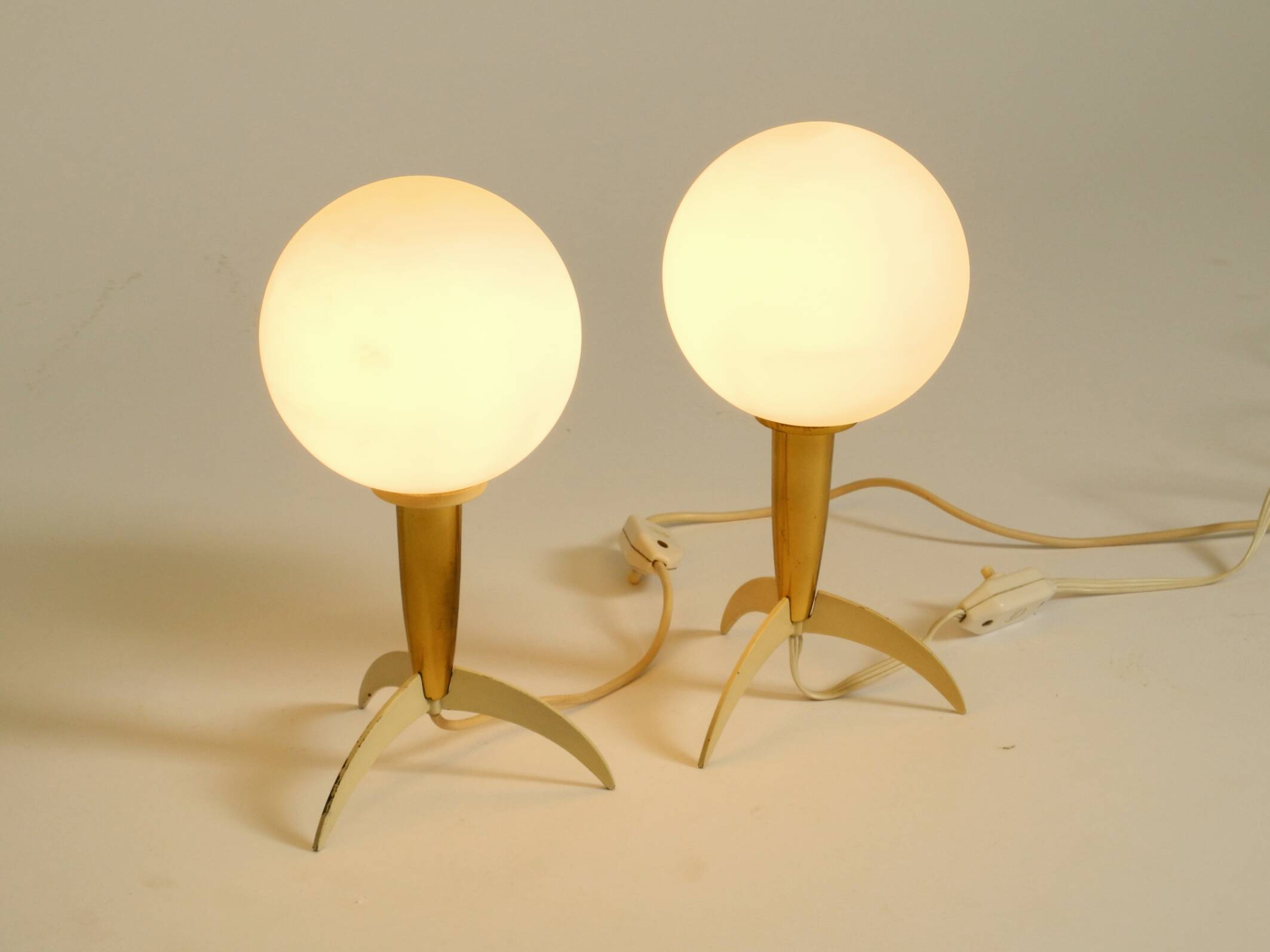 Two Mid-Century Modern rocket table lamps in brass and glass