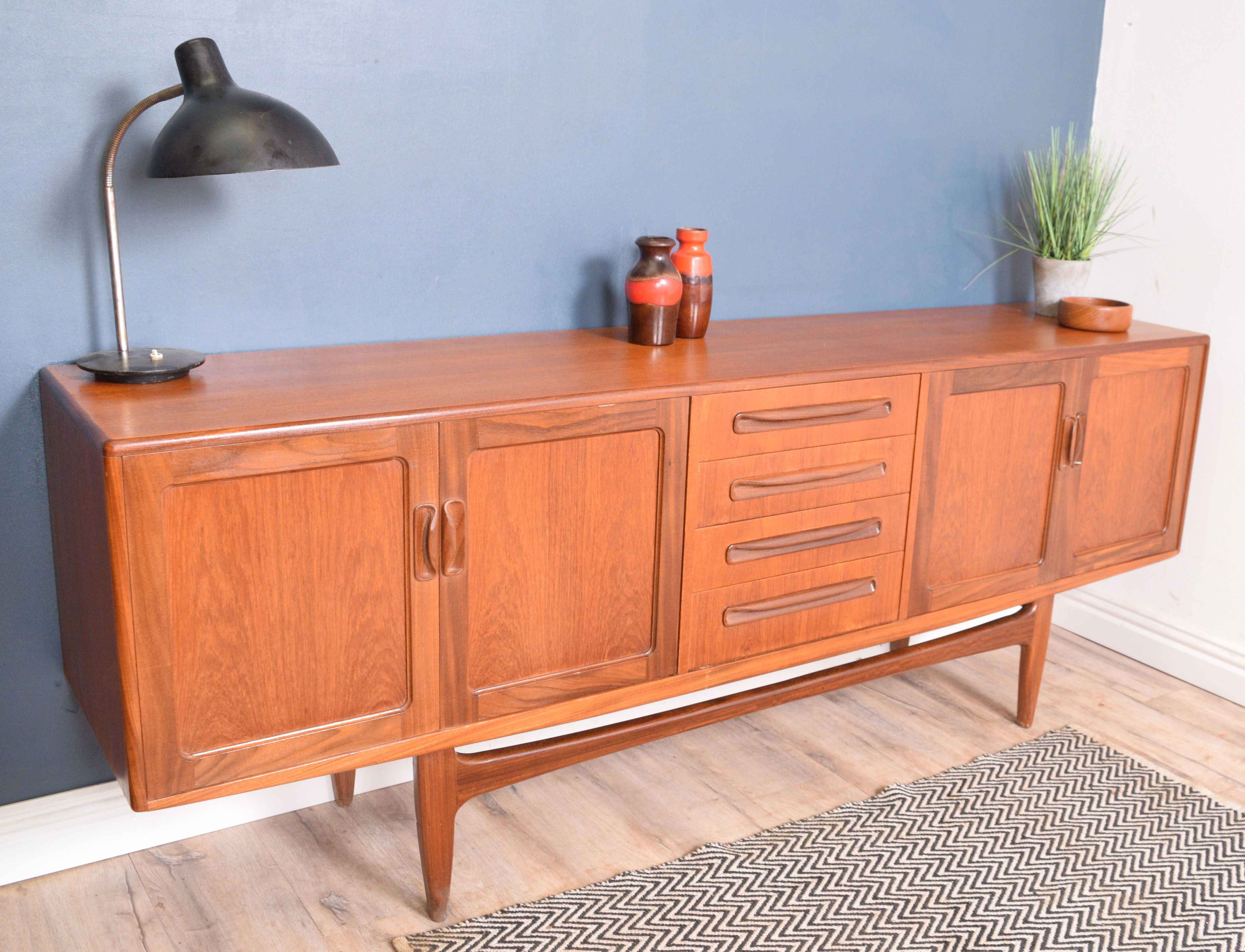 Enfilade par Viktor Wilkins