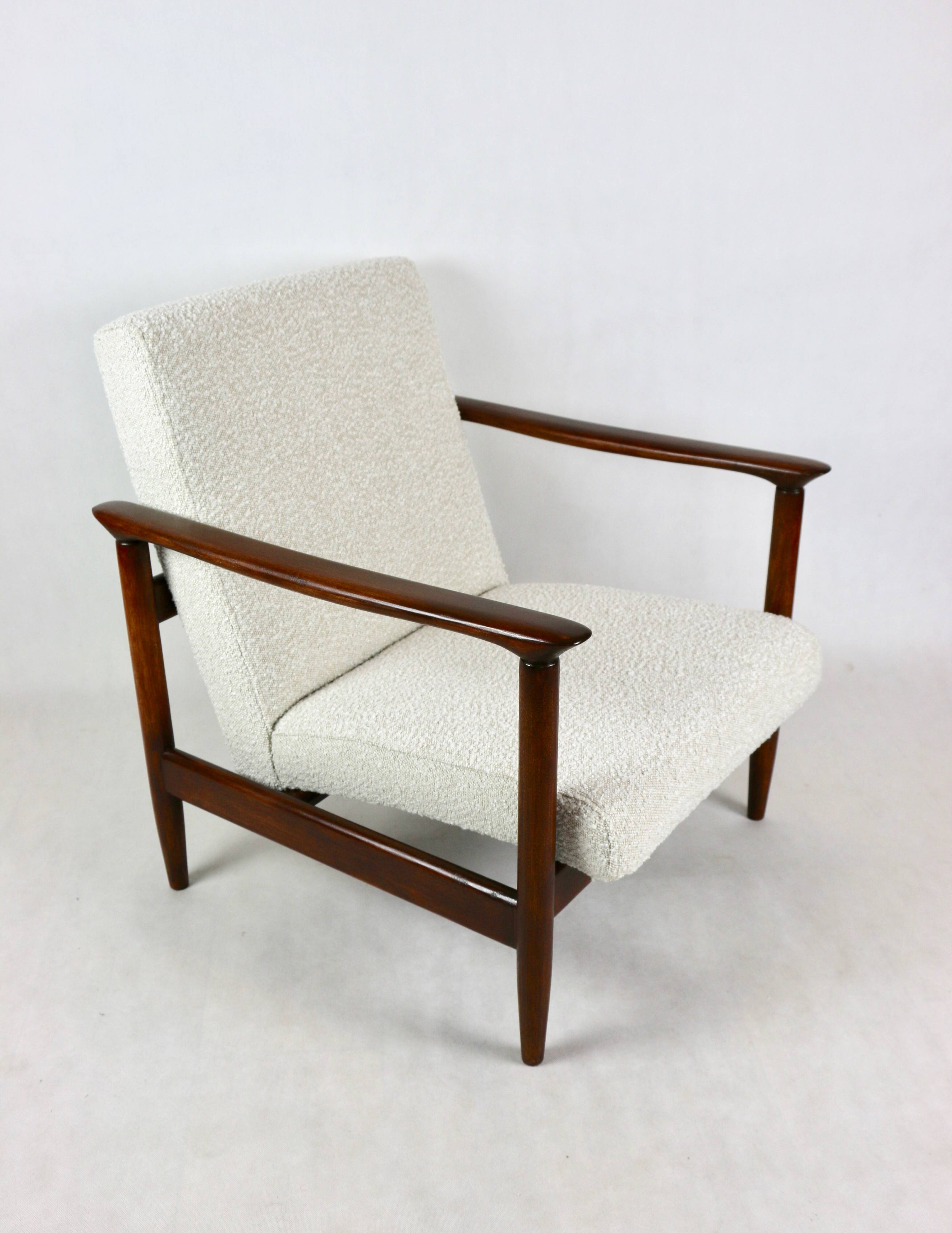 Fauteuil Boucle GFM-142 en ivoire blanc attribué à Edmund Homa, années 1970