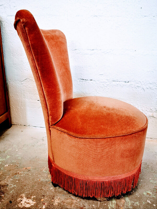 Pink fringed velvet heater