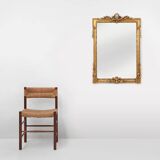 Miroir mural en bois sculpté et doré, très décoré, Belgique vers 1950