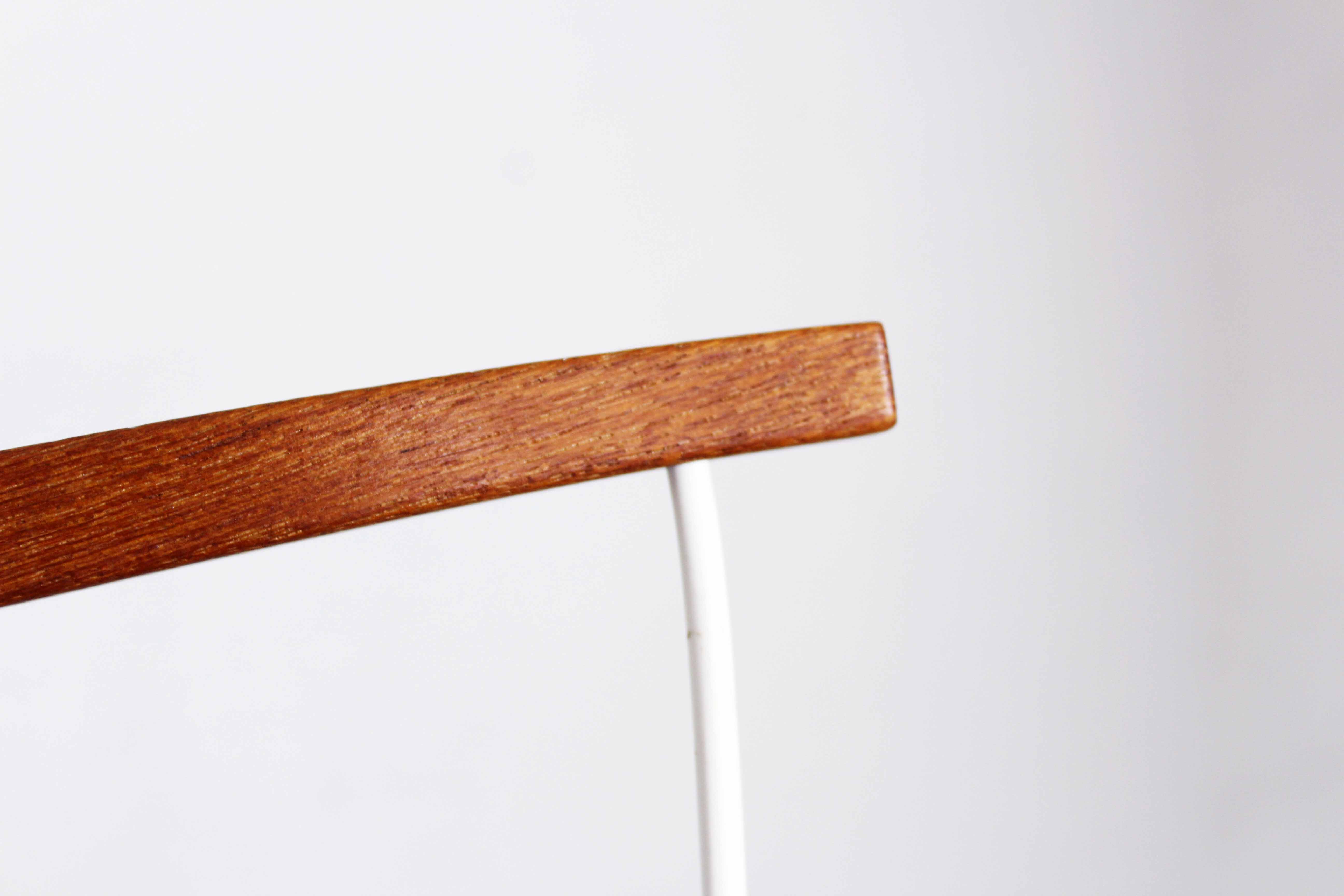 Scandinavian teak and rope stem