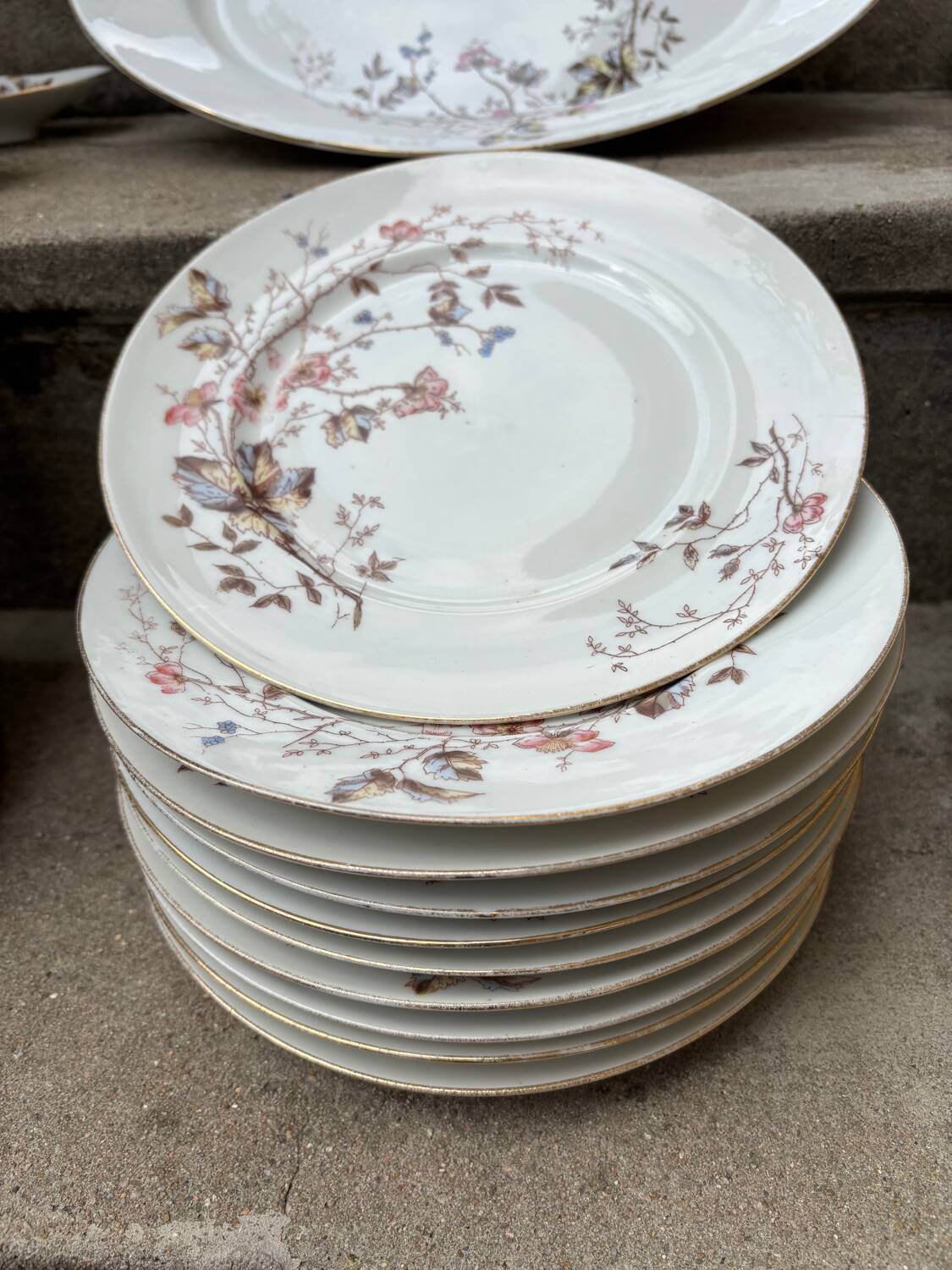Porcelain Tableware – Late 19th Century – 40 pieces