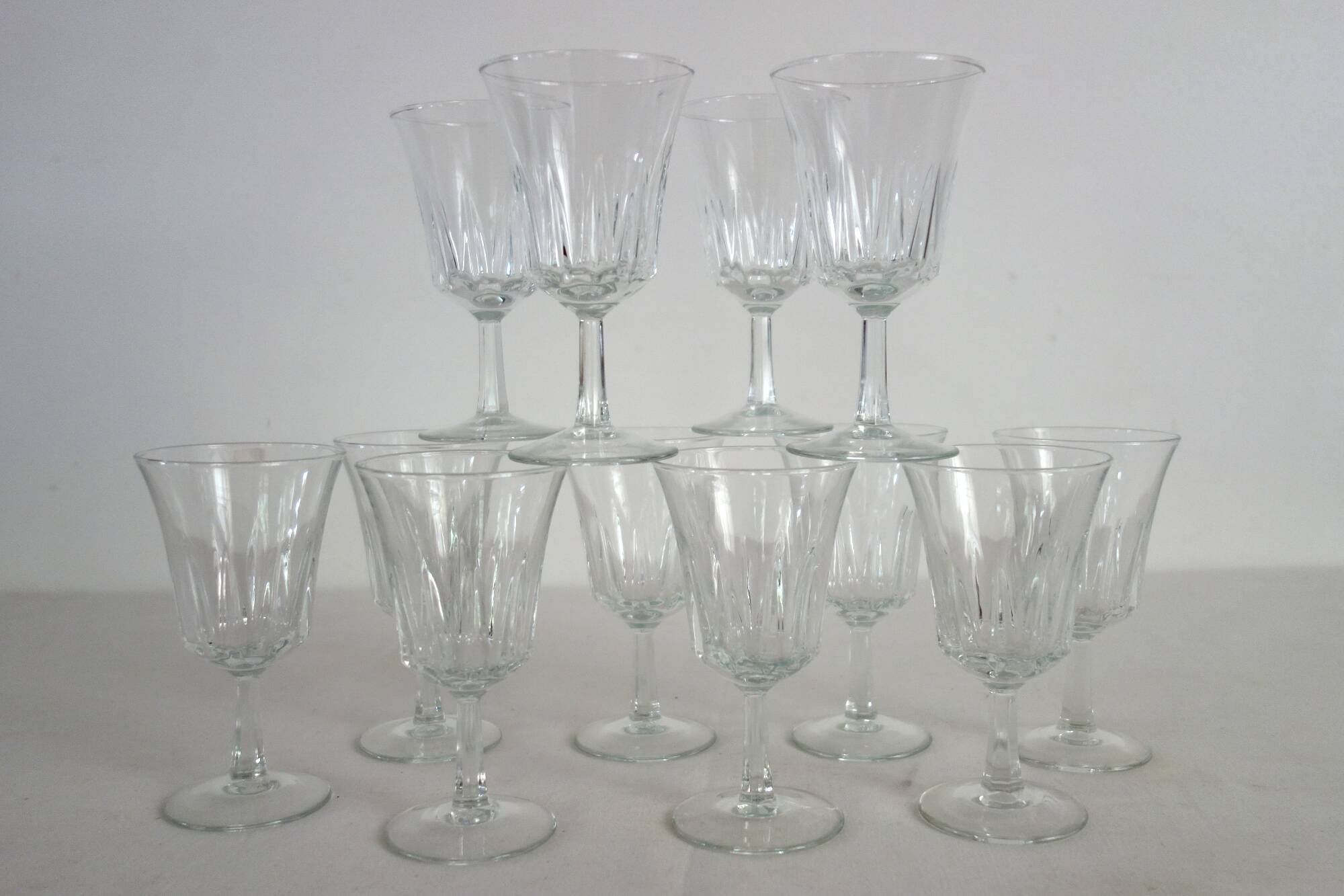 12 Regency Luminarc wine glasses from the 70s
