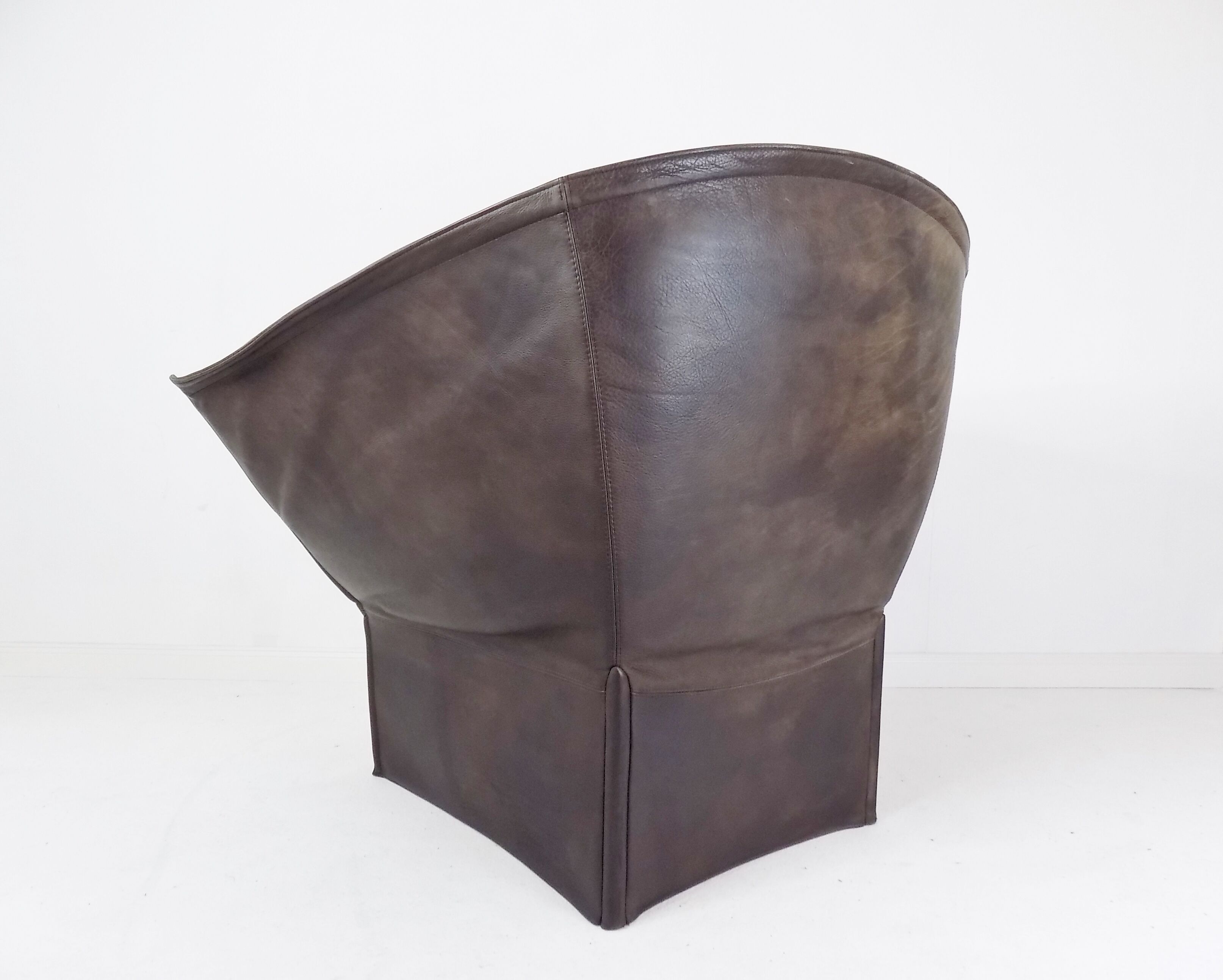 Moel lounge chair by Inga Sempé for Ligne Roset