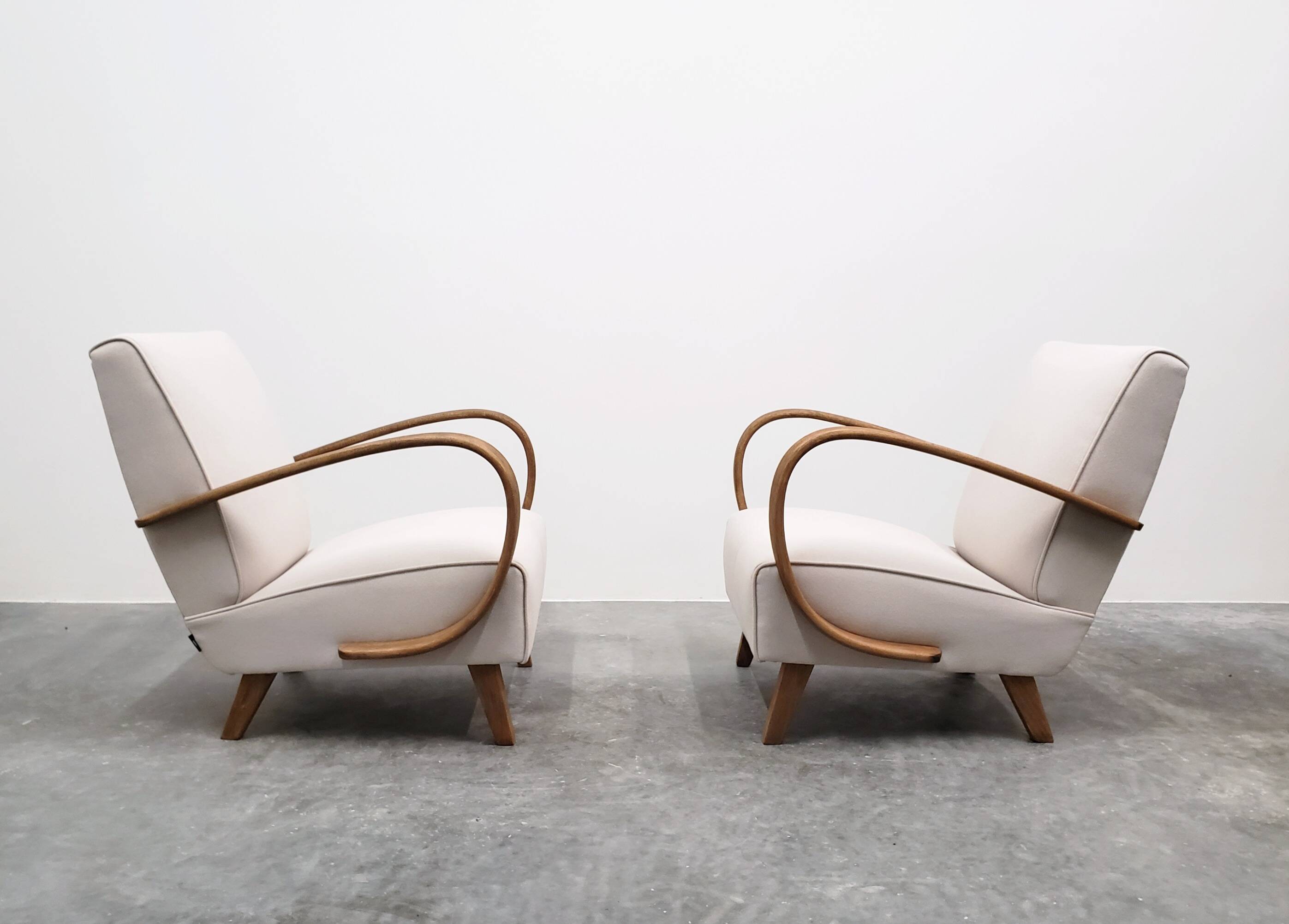 1930 Jindrich Halabala Bentwood Armchair in Beige