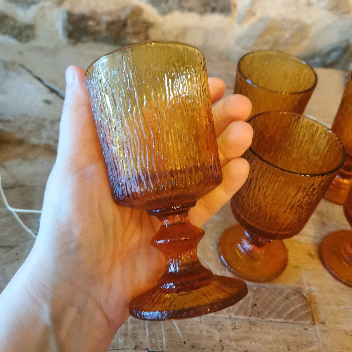 6 verres à pied en verre ambré, Codec années 70
