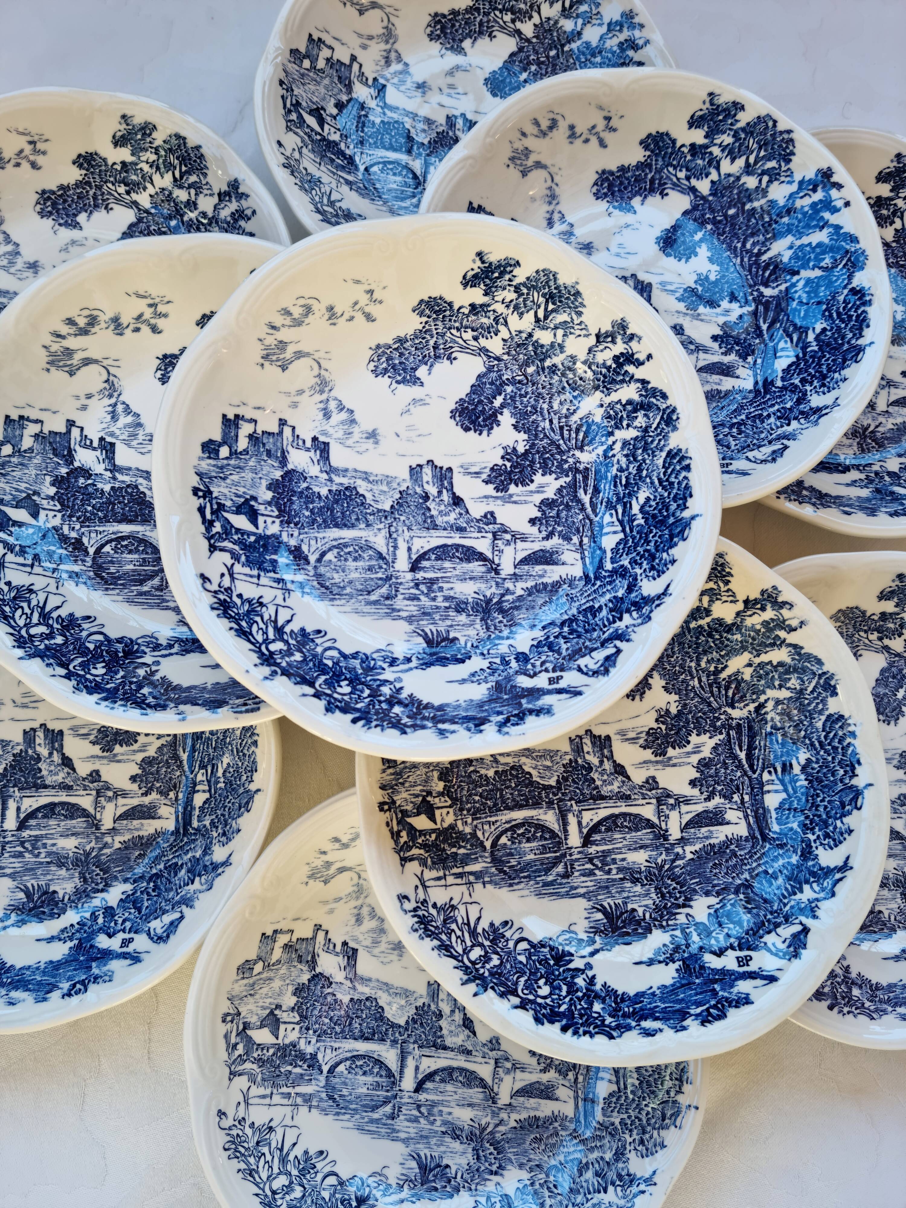 Lot de 11 assiettes calottes  de Gien