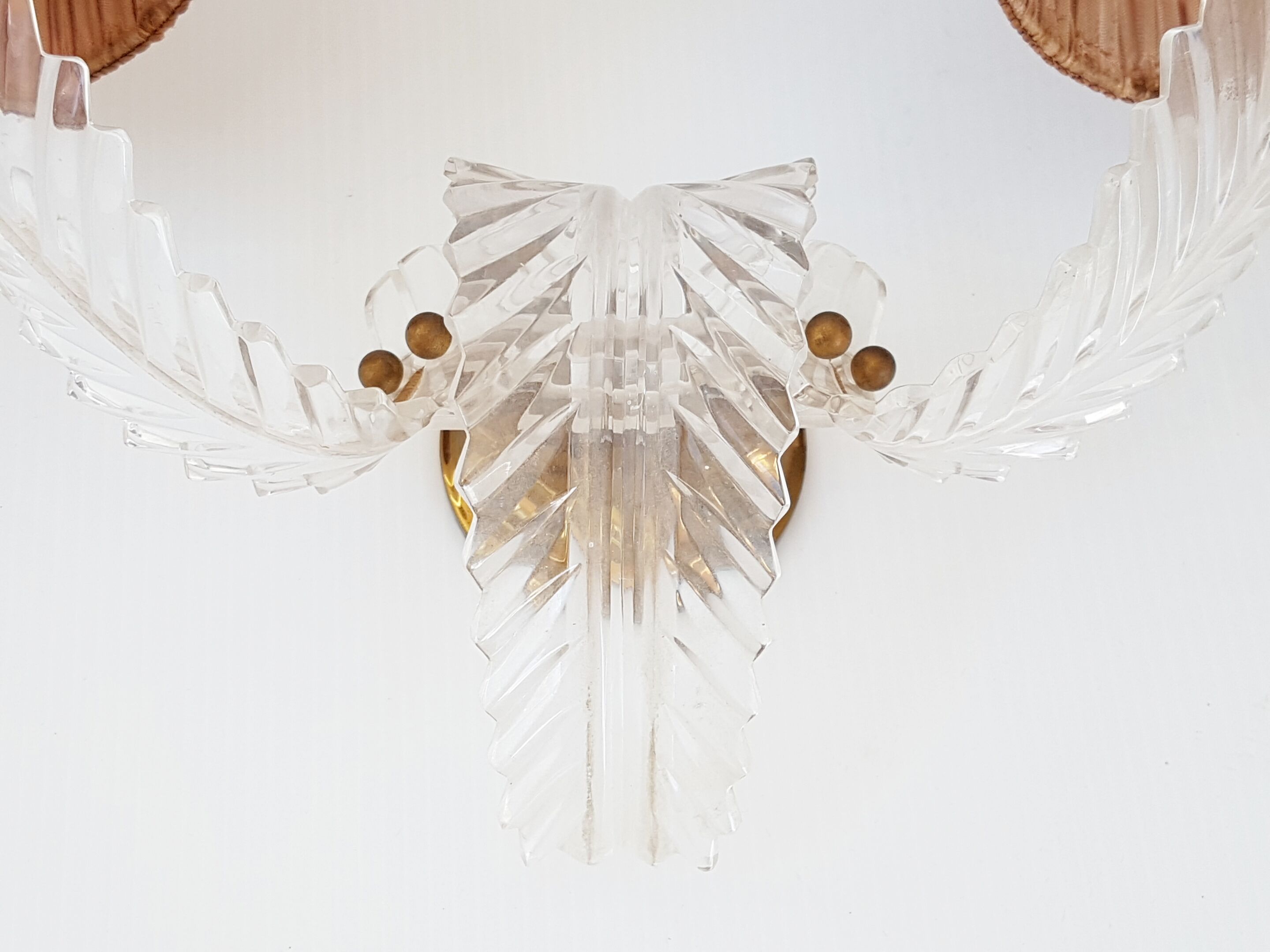 Applique en plexiglas et laiton 1950