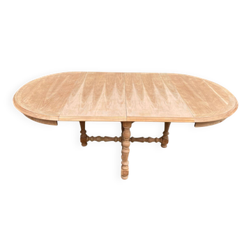 Table à manger de ferme ronde extensible décapée style Louis XIII années 60