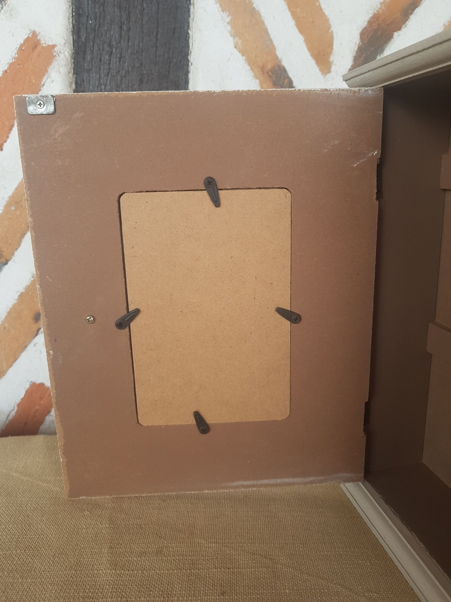 Elegant linen patinated key box