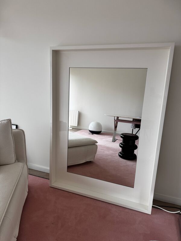 Grand miroir architectural India Mahdavi