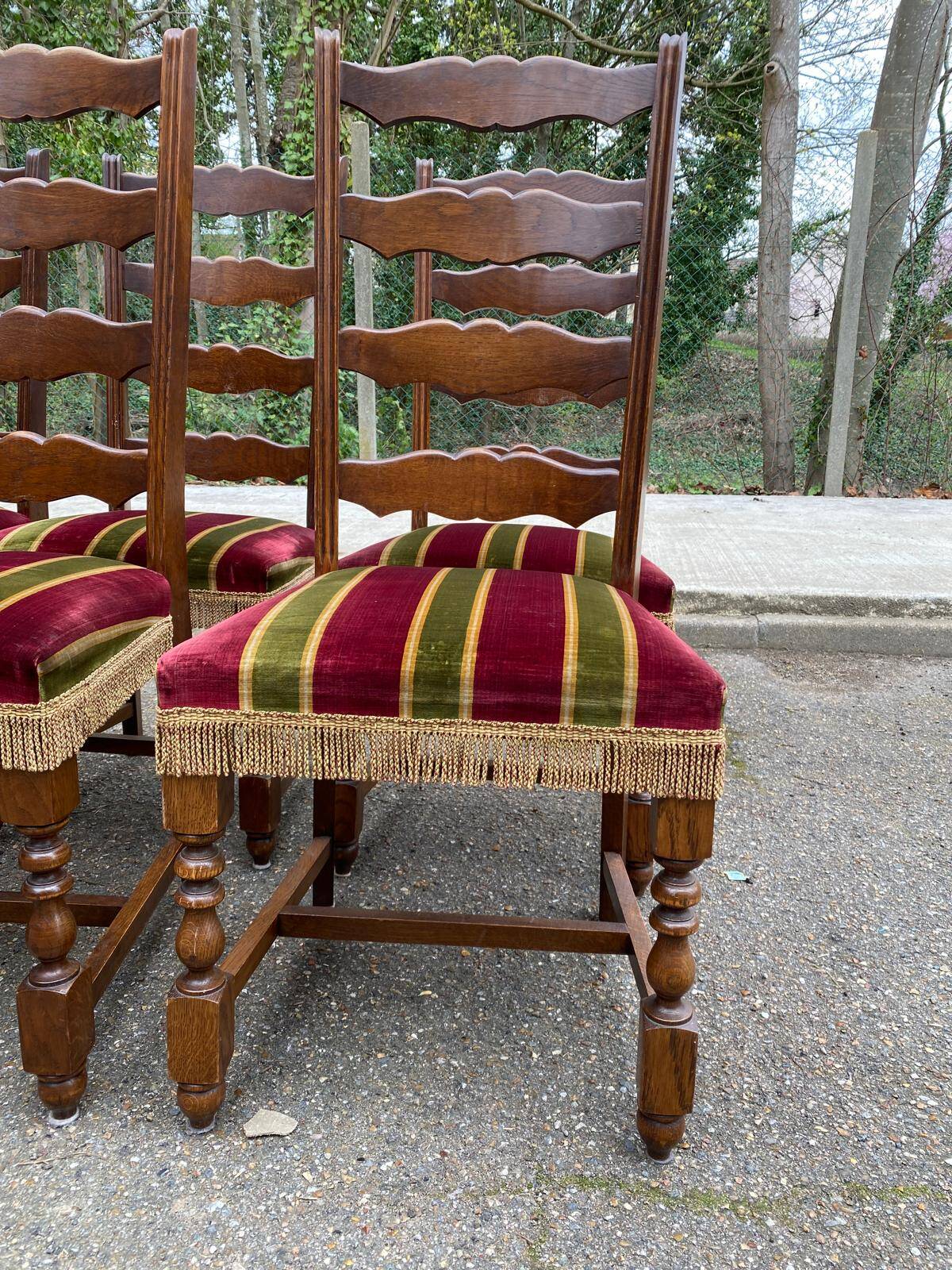 6 Louis XIII dining chairs in solid wood and burgundy velvet.