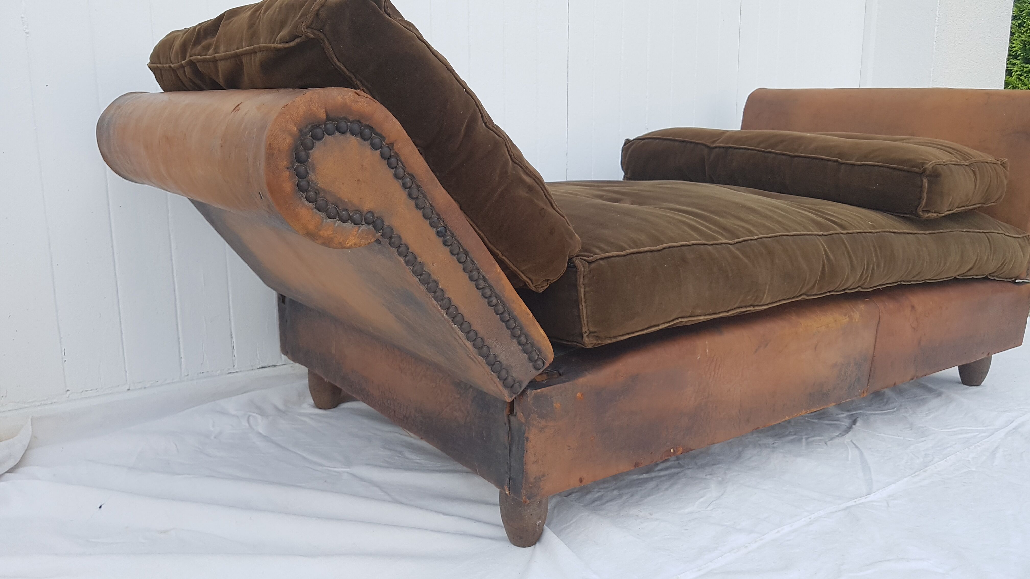 Bed rest French leather. 1920/1930.