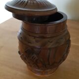 Wooden pot with Vintage sculptures